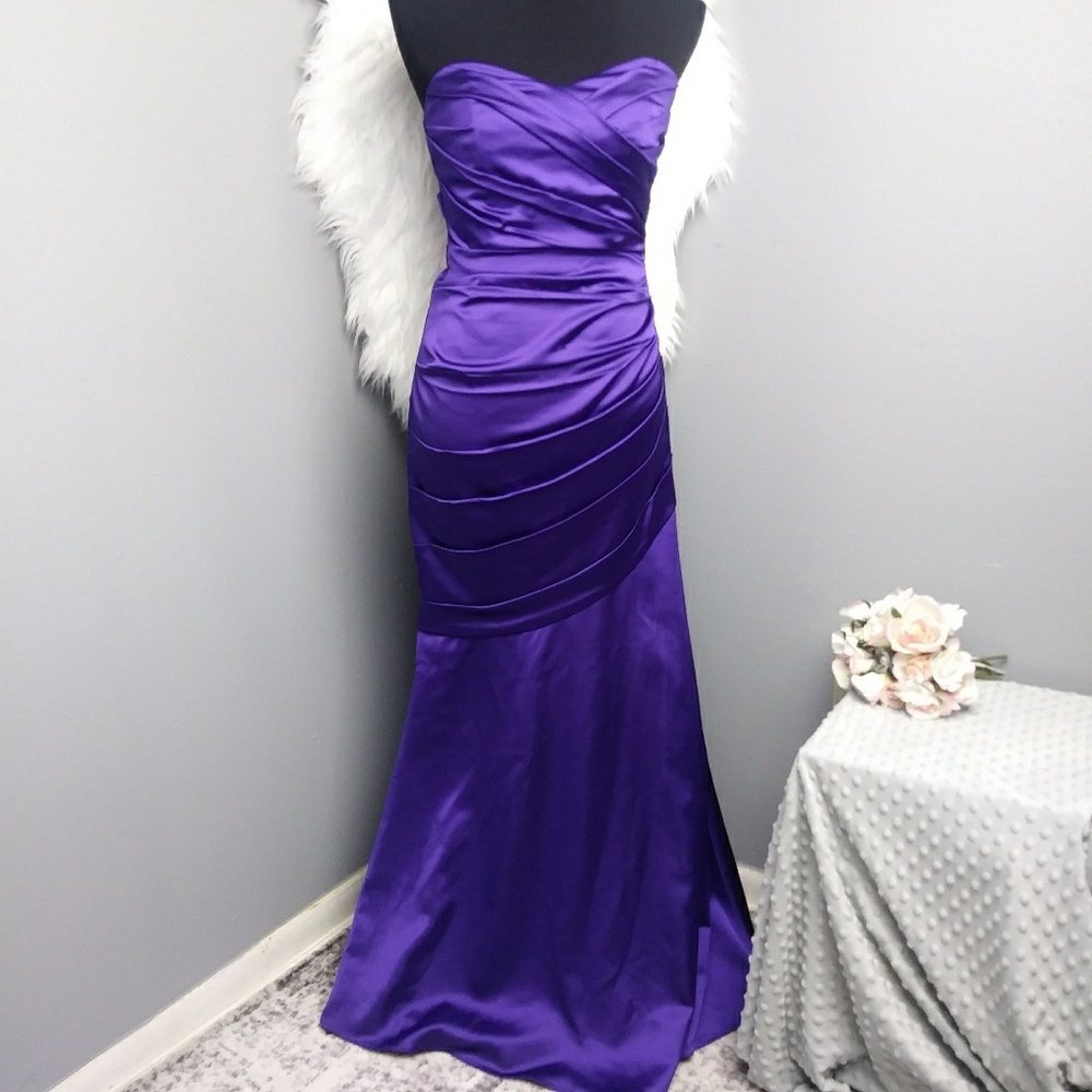 Long Sweetheart Neck Stretch Satin Dress